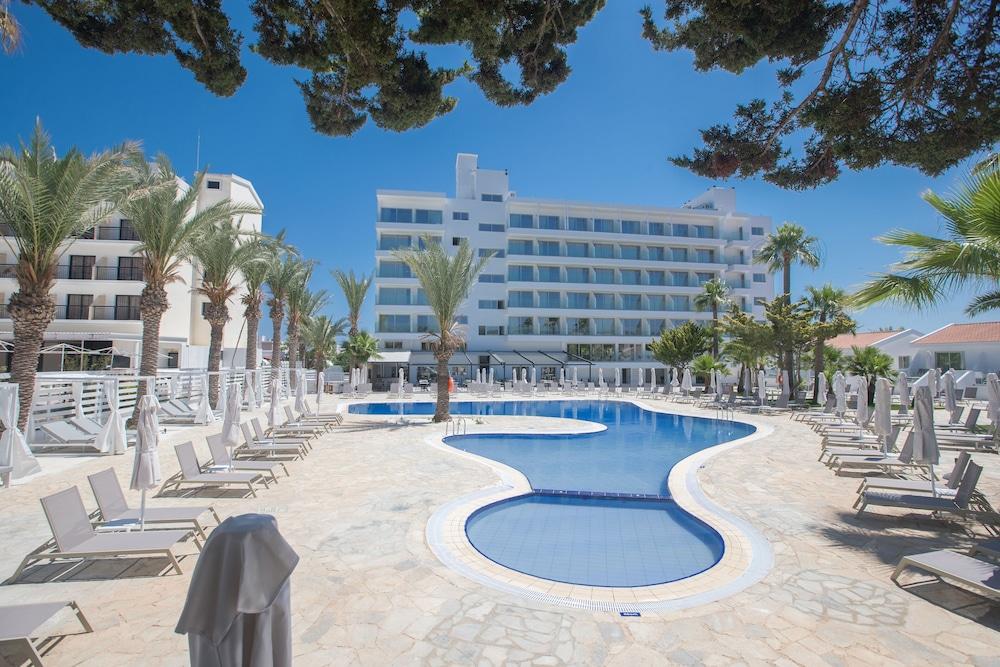 Bohemian Gardens Hotel Protaras Bagian luar foto